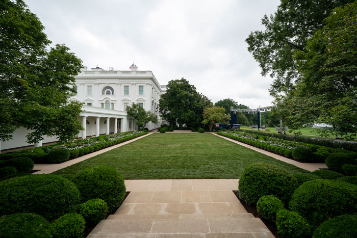 New Pics Show Rose Garden Bulldozed And Paved Over In Trump&rsquo;s White House Redesign