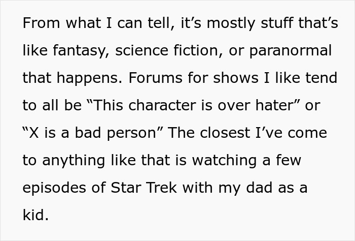 Woman attending cosplay party dressed as Phoebe Buffay, facing friend’s criticism for non-fandom cosplay choice. Woman attending cosplay party dressed as Phoebe Buffay, facing friend’s criticism for non-fandom cosplay choice.