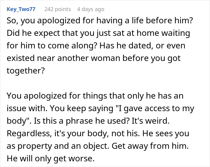 Reddit comment discussing relationship issues related to micro-cheating and discovering old photos on girlfriend&rsquo;s chest.