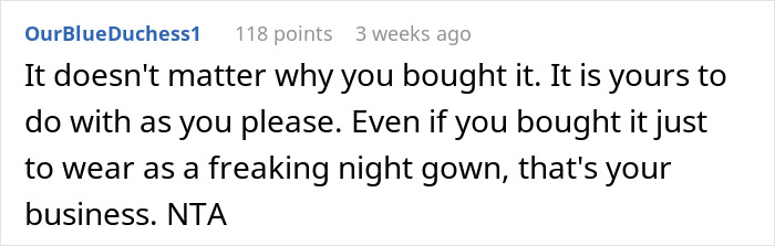 Comment discussing personal choice about a wedding dress amid sisters drama on a social media platform.