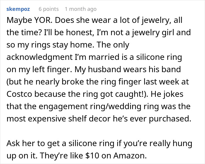 Screenshot of an online discussion about a woman refusing to wear an engagement ring, sharing personal opinions on jewelry. Screenshot of an online discussion about a woman refusing to wear an engagement ring, sharing personal opinions on jewelry.