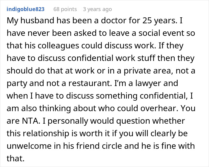 Comment discussing a woman refusing to leave party she planned despite boyfriend and friends demanding privacy.