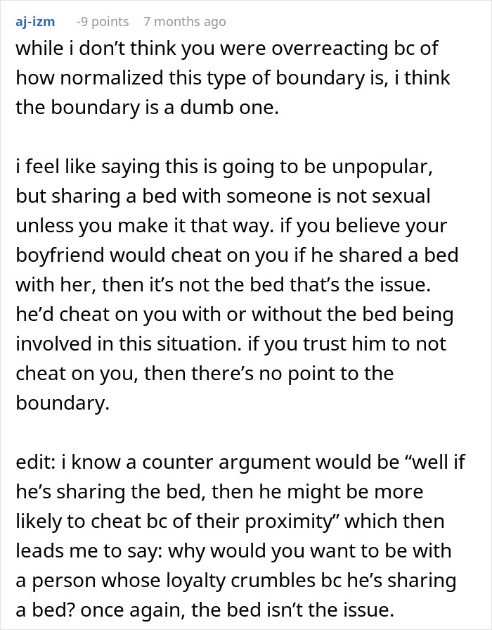 Screenshot of a discussion about boundaries and sharing a bed in a relationship, focusing on trust and cheating concerns.
