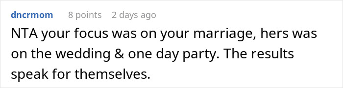 Screenshot of a Reddit comment where a woman claps back at cousin insulting her wedding, focusing on marriage over the party.
