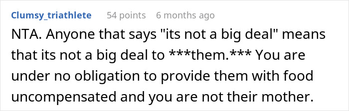 Screenshot of an online discussion about a roommate calling a woman stingy for not sharing homemade meals with her boyfriend. Screenshot of an online discussion about a roommate calling a woman stingy for not sharing homemade meals with her boyfriend.