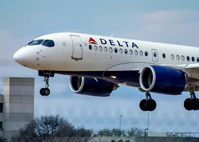 “My Worst Nightmare”: Stranded Passengers Get A Free Concert They Never Asked For “My Worst Nightmare”: Stranded Passengers Get A Free Concert They Never Asked For