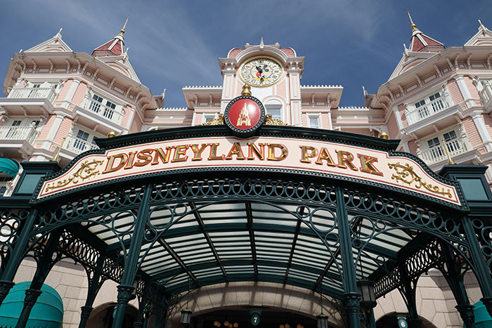 Entrance sign of Disneyland Park with elaborate architecture, linked to Disneyland wedding interrupted by staff over a 9-year-old bride.