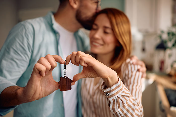 Man Regrets Taking The Red Pill When His Fiancee Leaves Him After Arguing About Buying A House