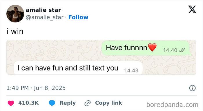 Tweet screenshot with a humorous text exchange featured among the best tweets that c*****d people up in June.