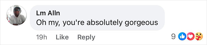 Comment saying oh my, you're absolutely gorgeous in response to Sofia Vergara's cheeky bikini snap going viral.