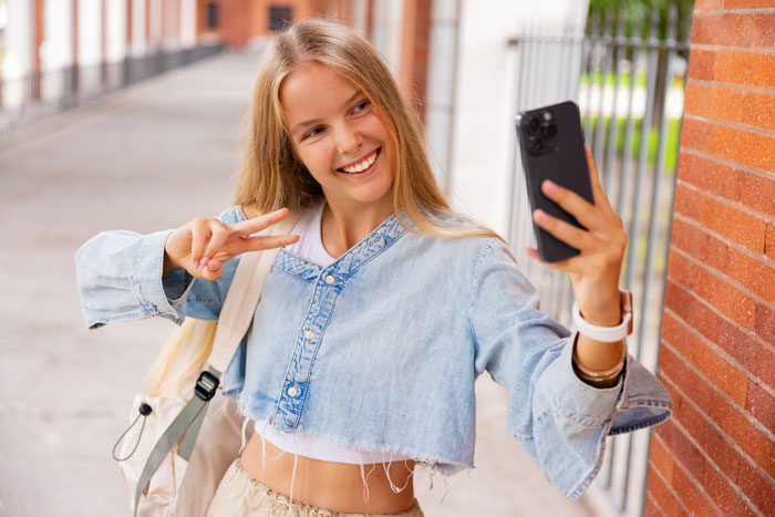 Wife Sees Hubby’s Texts To Minor, Says “I Am On 8 Hour Road Trip With Him And Don’t Know What To Do” Wife Sees Hubby’s Texts To Minor, Says “I Am On 8 Hour Road Trip With Him And Don’t Know What To Do”