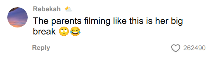“My Worst Nightmare”: Stranded Passengers Get A Free Concert They Never Asked For “My Worst Nightmare”: Stranded Passengers Get A Free Concert They Never Asked For