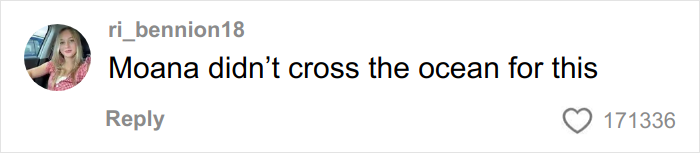 “My Worst Nightmare”: Stranded Passengers Get A Free Concert They Never Asked For “My Worst Nightmare”: Stranded Passengers Get A Free Concert They Never Asked For