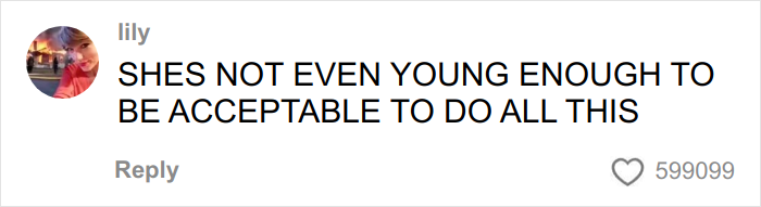 “My Worst Nightmare”: Stranded Passengers Get A Free Concert They Never Asked For “My Worst Nightmare”: Stranded Passengers Get A Free Concert They Never Asked For