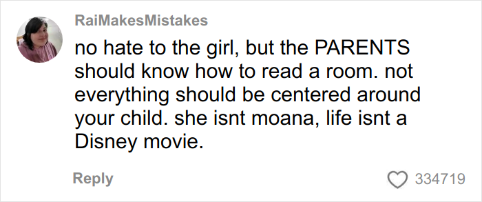 “My Worst Nightmare”: Stranded Passengers Get A Free Concert They Never Asked For “My Worst Nightmare”: Stranded Passengers Get A Free Concert They Never Asked For