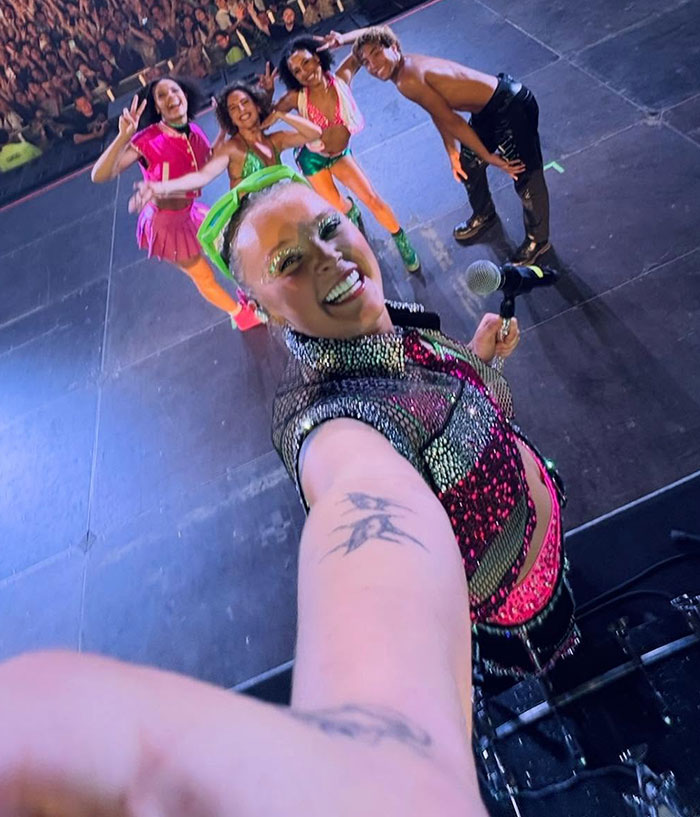 "Someone Help This Child": JoJo Siwa Says She Was Pressured To Call Herself A Lesbian