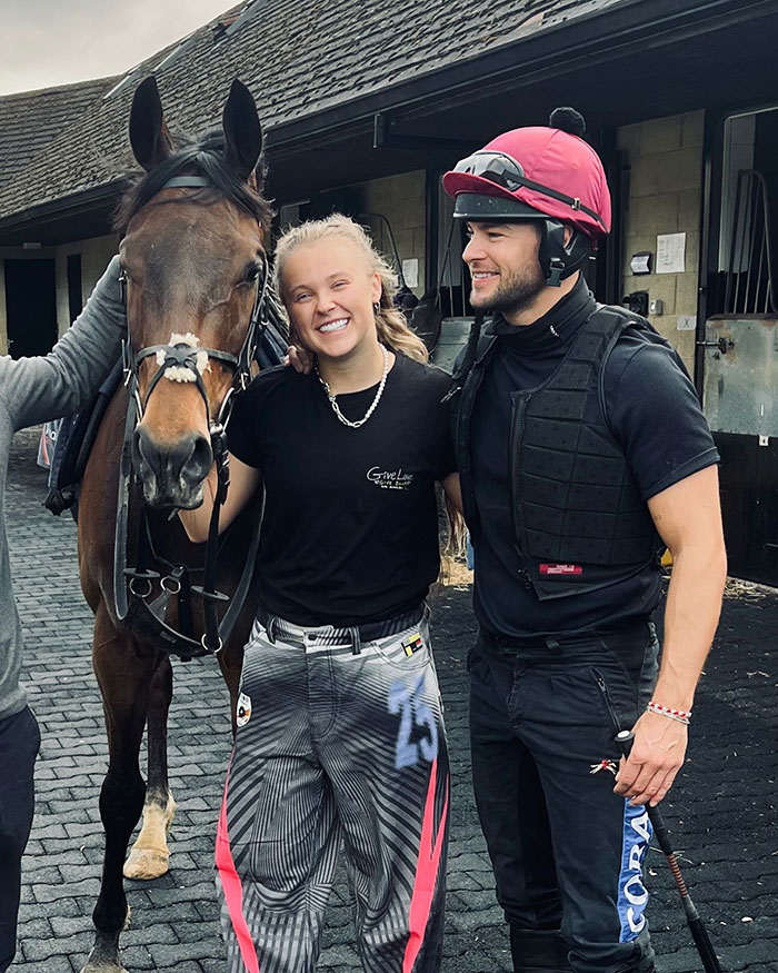 "Someone Help This Child": JoJo Siwa Says She Was Pressured To Call Herself A Lesbian