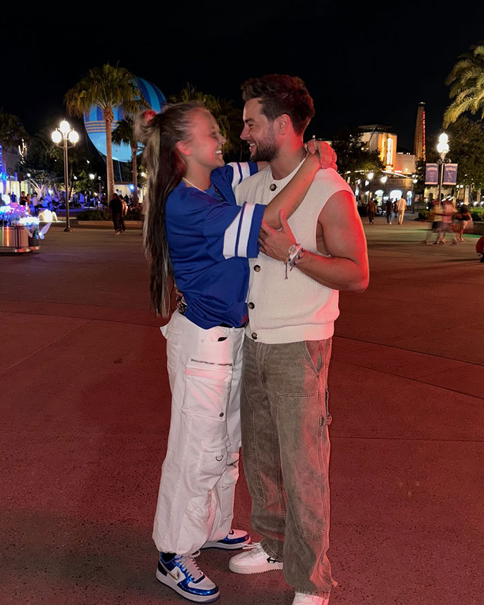 "Someone Help This Child": JoJo Siwa Says She Was Pressured To Call Herself A Lesbian