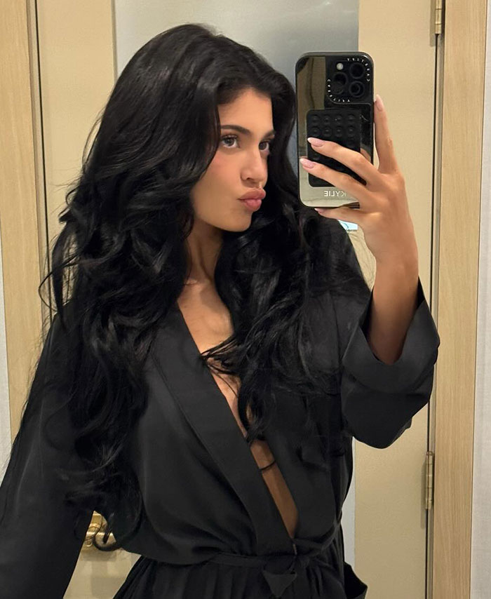 Woman taking a mirror selfie showing smooth hands, highlighted in relation to Ozempic hands discussion online.