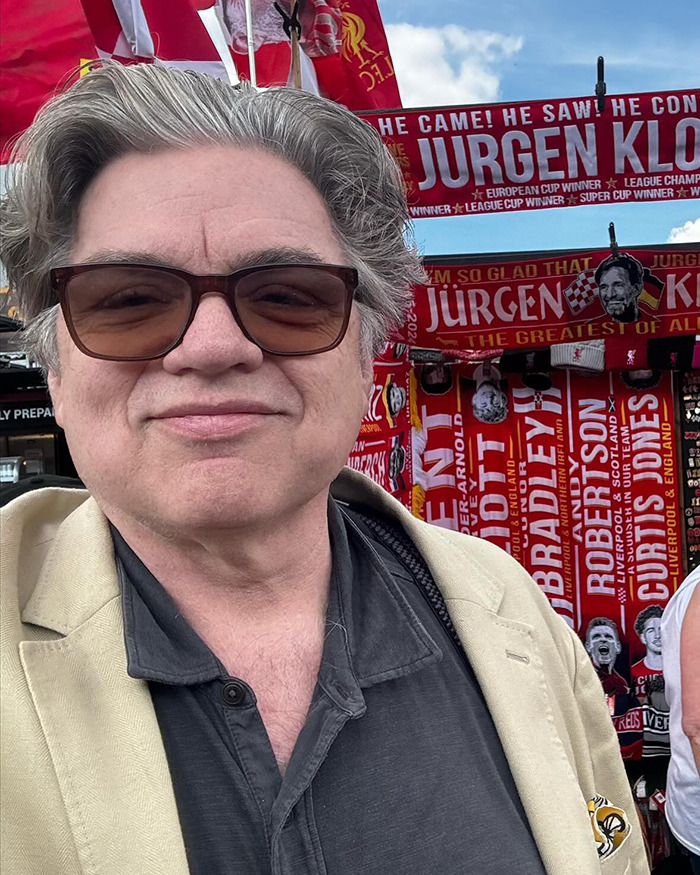 Underrated 90s actor with gray hair and sunglasses at an outdoor event, looking unrecognizable after 35 years. Underrated 90s actor with gray hair and sunglasses at an outdoor event, looking unrecognizable after 35 years.
