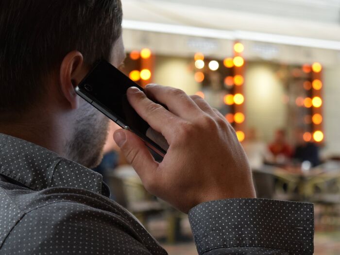 "A Life That’s Not Recorded": 40 Things People Miss About Life Before Smartphones Took Over