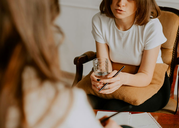 Someone Asks Psychologists To Share Their Scariest Encounters, And Here Are 44 Patient Stories