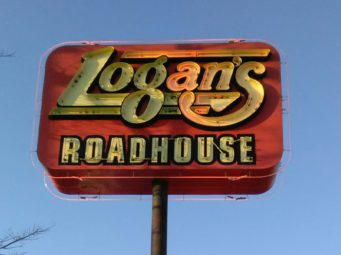 “Frozen Half The Time”: 41 Restaurant Workers Reveal Items On Their Menu To Never Order