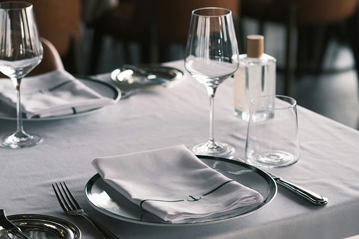 45 Real-Life Scenes That Prove Rich People Live In A Sitcom We’re Not A Part Of