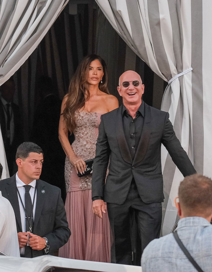 "Ordered Their Invites From Temu": Lauren S&aacute;nchez And Jeff Bezos Brutally Trolled By Tech Giant