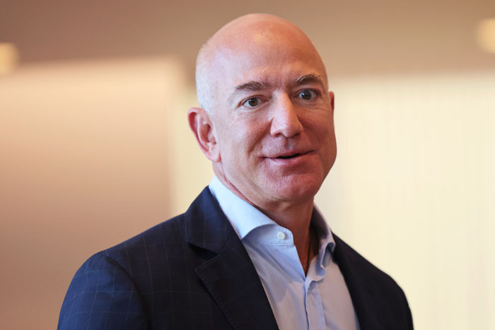 "Ordered Their Invites From Temu": Lauren S&aacute;nchez And Jeff Bezos Brutally Trolled By Tech Giant