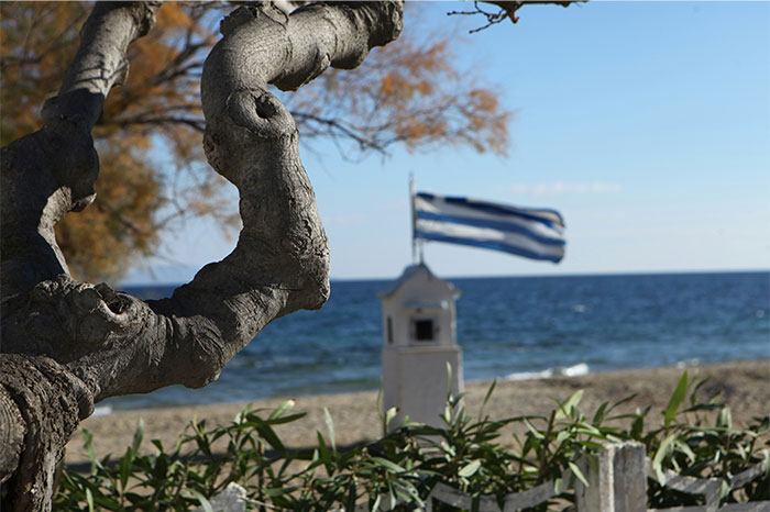 “He Doesn’t Talk To His Cat”: 50 Women Share The Exact Second Their Attraction Died