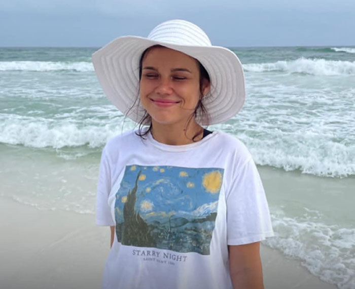 Whitney Purvis at the beach wearing a white hat and Starry Night shirt, linked to 16 And Pregnant news.