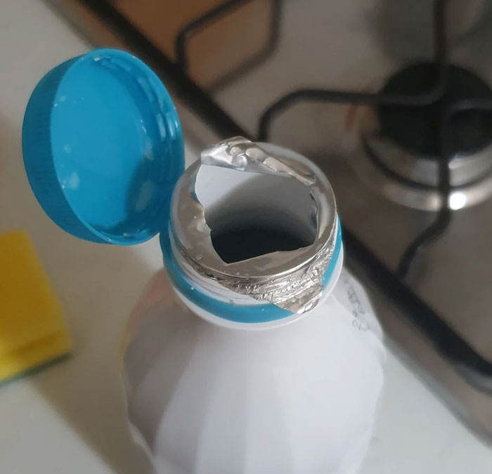 People Point Out 50 Popular Products With Design Flaws Everyone Has Just Learned To Accept