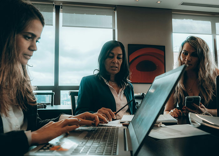 35 People Share The Most Unhinged Things Their Colleagues Did At Work