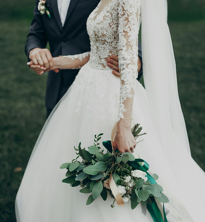 People Are Revealing The Most Unhinged, Depressing And Awful Things They Know About Their Families