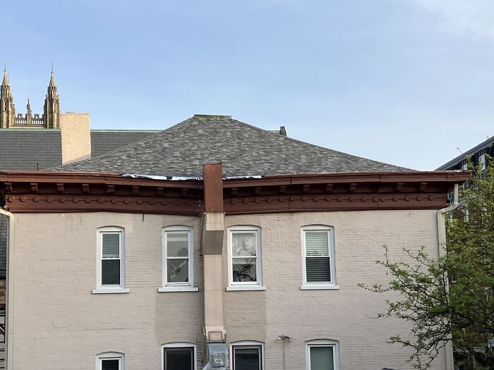 House with a poorly aligned chimney and mismatched paint, showing people who tried to be creative with their homes and failed.