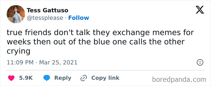 Tweet about true friends exchanging hilariously relatable friendship memes until one reaches out crying, highlighting friendship humor and connection.