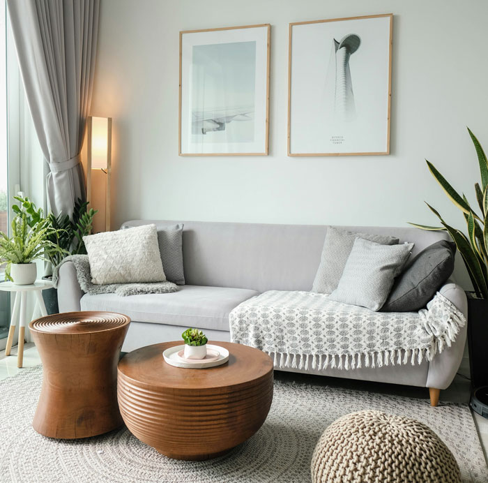 Modern living room with minimalist furniture and natural wood accents showing oldschool home trends millennials dislike.