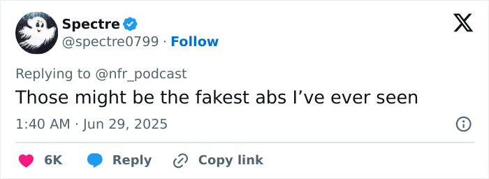 Screenshot of a tweet mocking Drake&rsquo;s abs as fake in response to questions about plastic surgery for his six-pack.