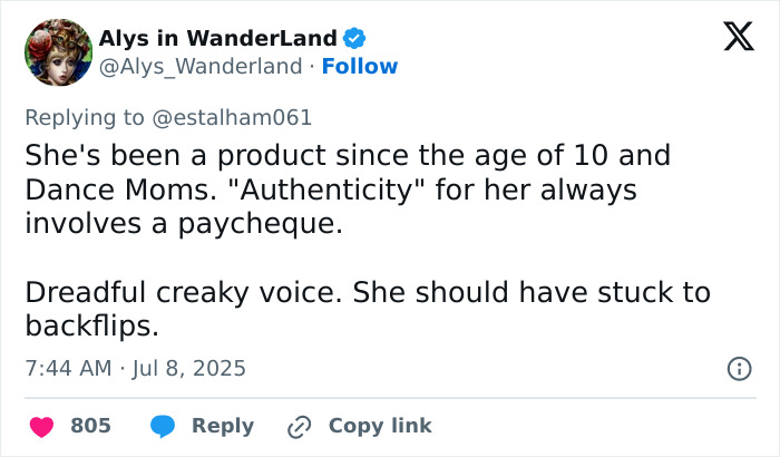 Screenshot of a tweet criticizing JoJo Siwa's transformation and mentioning her authenticity and voice in straight pop genre.