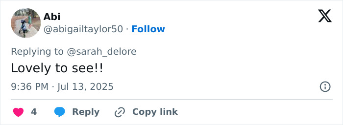 Twitter reply from user Abi appreciating a post about Matthew McConaughey hailed as gentleman at Wimbledon final.