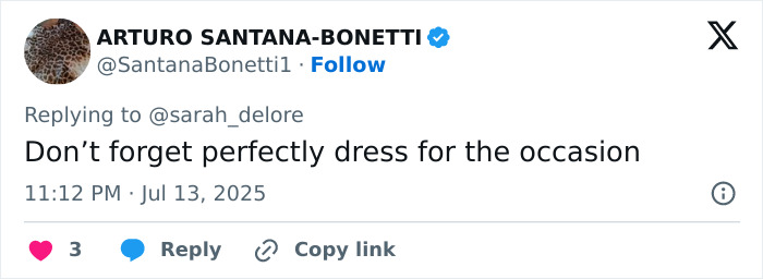 Matthew McConaughey at Wimbledon final, praised as gentleman for his polite gesture toward British royalty.