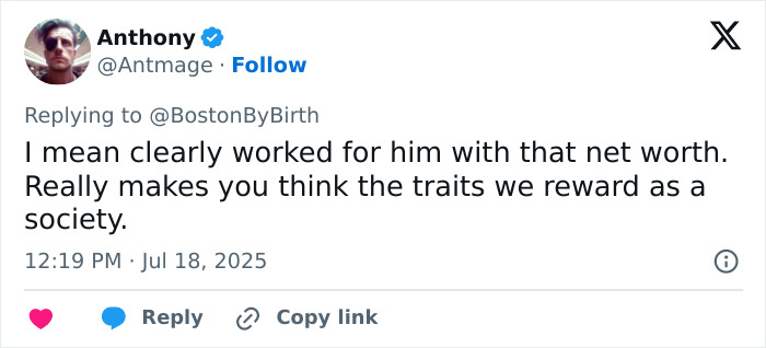 Screenshot of a tweet discussing the traits of a sociopath CEO after a cheating scandal at a Coldplay concert.