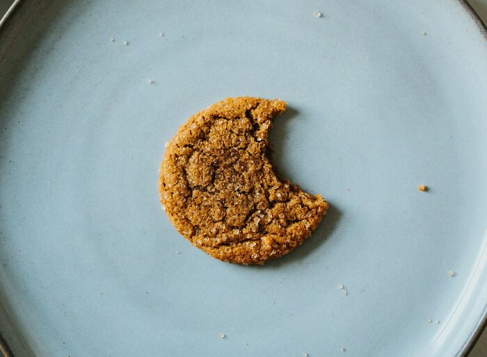 Partially eaten cookie on a blue plate, symbolizing unusual items found in or on patients that surprised medical professionals.