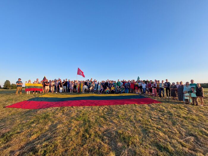 A Hidden Global Tradition: One Nation Sings Its Anthem Together Worldwide