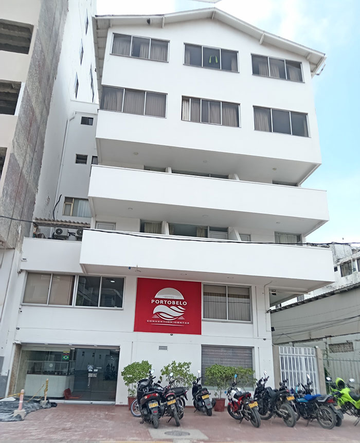 Family Of 3 Found Lifeless In Hotel Room After Complaining About Strange "Smell" In Horrifying Case