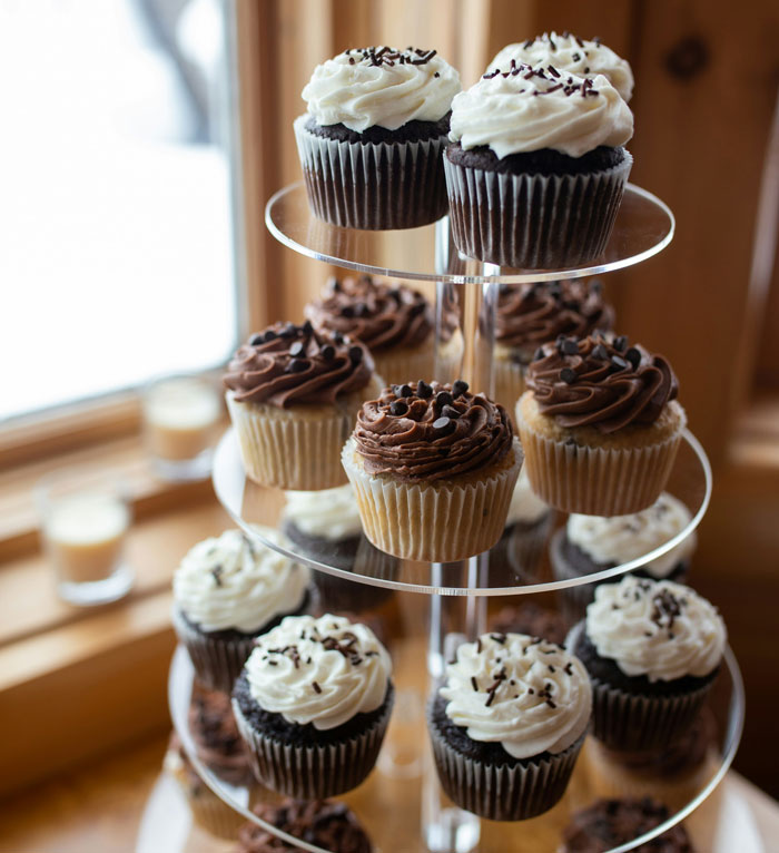 "What's Your Worst Experience As A Wedding Guest And What Made It A Bad Wedding?" (50 Answers)