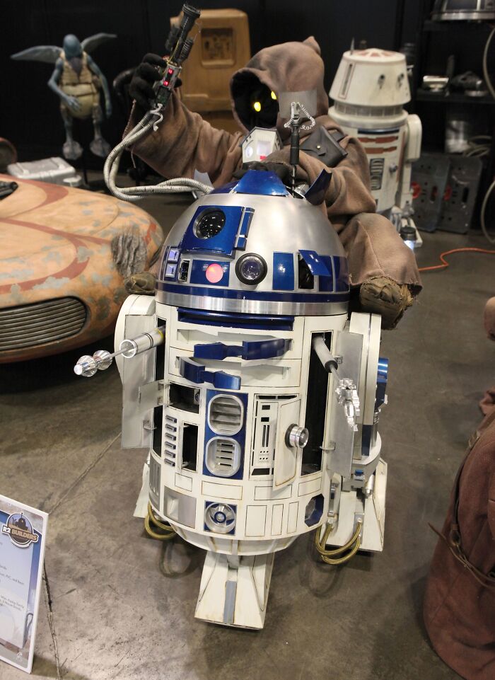 Star Wars collectible featuring R2-D2 and Jawa character, a high-value item sold for an astonishing price.