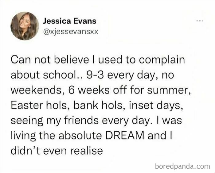 Tweet reflecting nostalgic memories of school life, capturing the magic of growing up in the ’90s with daily friend time and holidays.