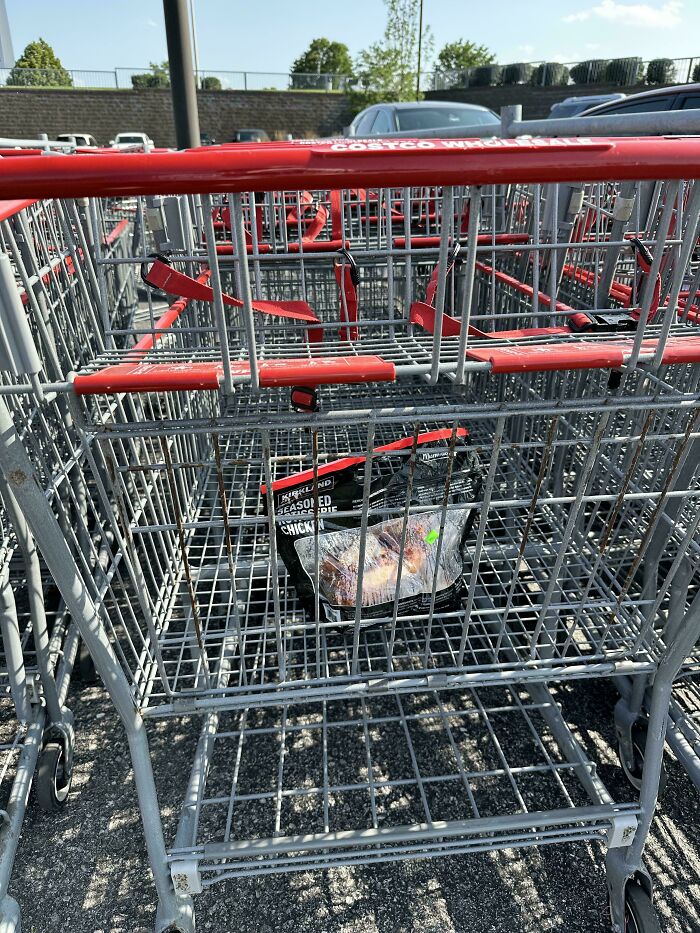 Empty shopping cart left with raw chicken inside, illustrating people forgetting something in funny unfortunate situations.